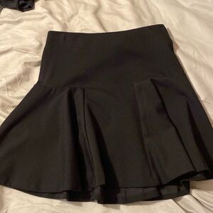 Elle black skirt